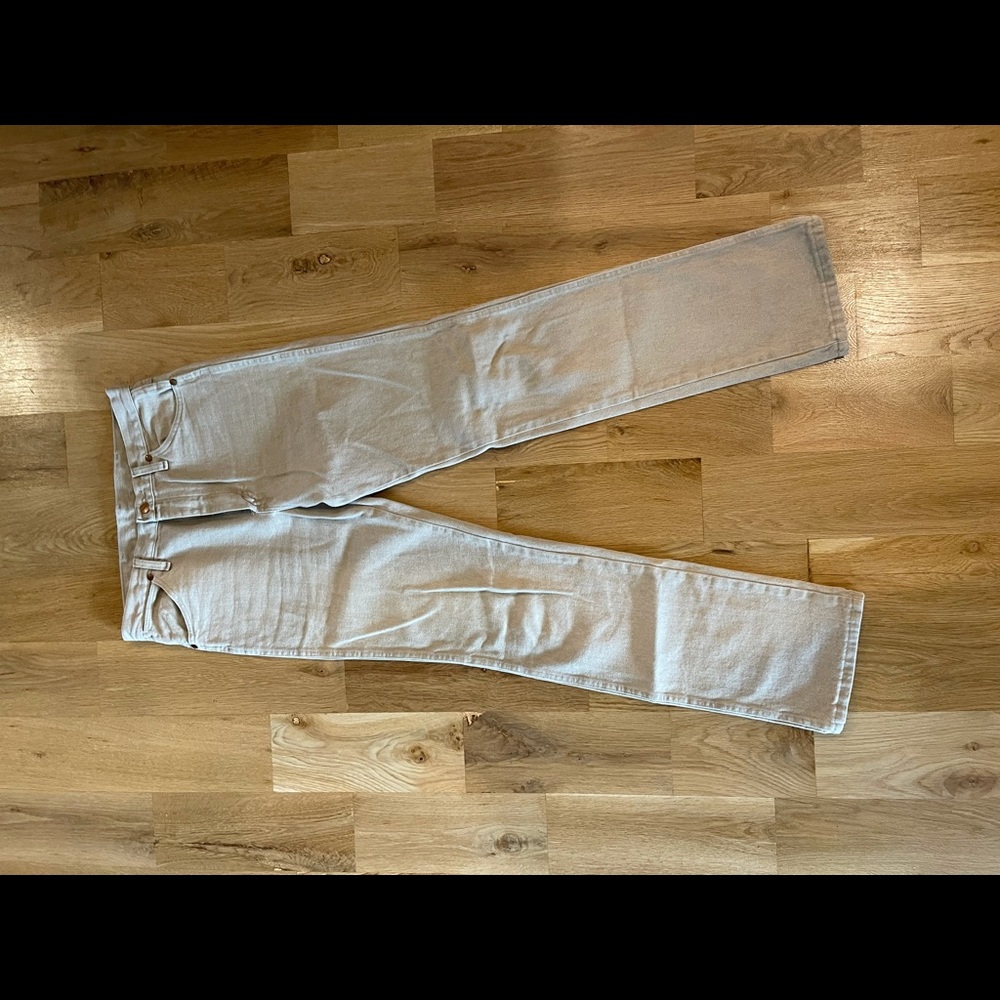 32 x 34 tan Wrangler jeans.